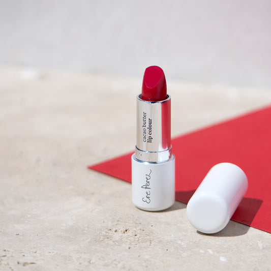 Lipstick con cacao Dash (Rojo rubi).